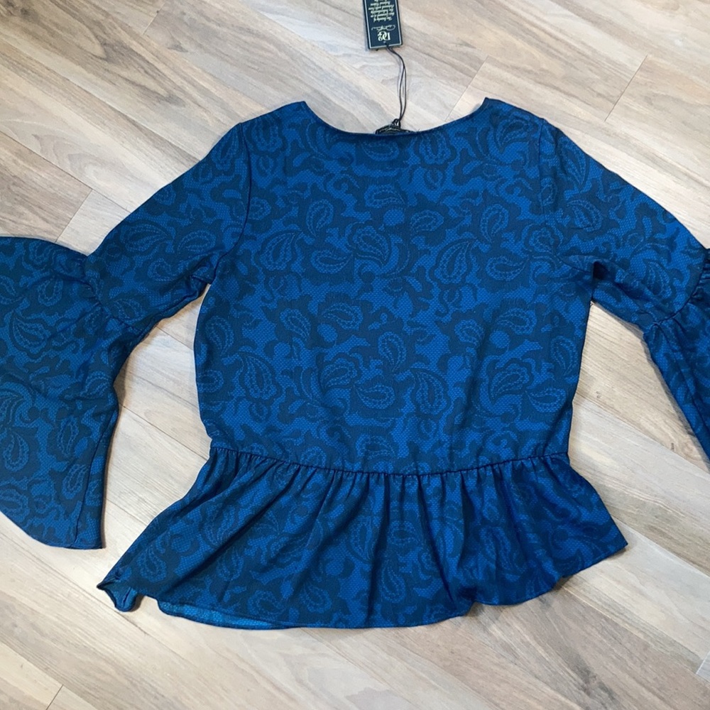 3/$45 DG2 by Diane Gilman top bell sleeve blouse abstract paisley print boho XS - Picture 8 of 17